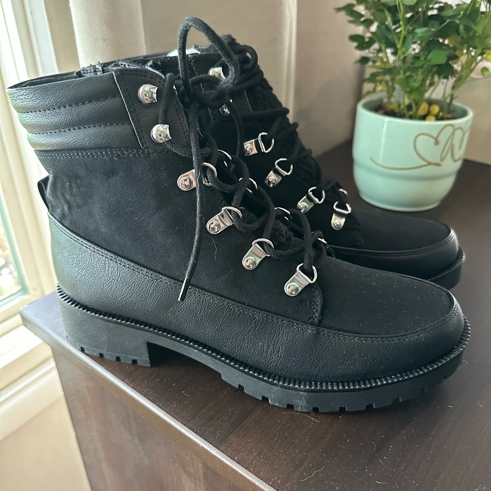 Black Women's Lace-Up Boots